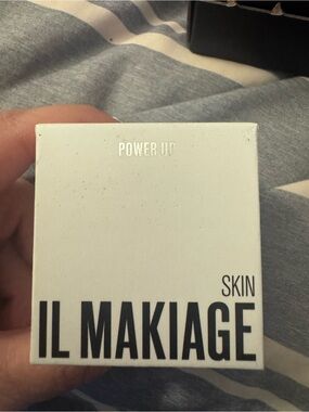 IL MAKIAGE Power Up Skin - White and Black Packaging